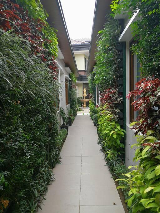 Adria Residences - Emerald Garden - 2 Bedroom Unit For 4 Person มะนิลา ภายนอก รูปภาพ