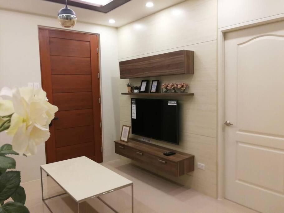 Adria Residences - Emerald Garden - 2 Bedroom Unit For 4 Person มะนิลา ภายนอก รูปภาพ